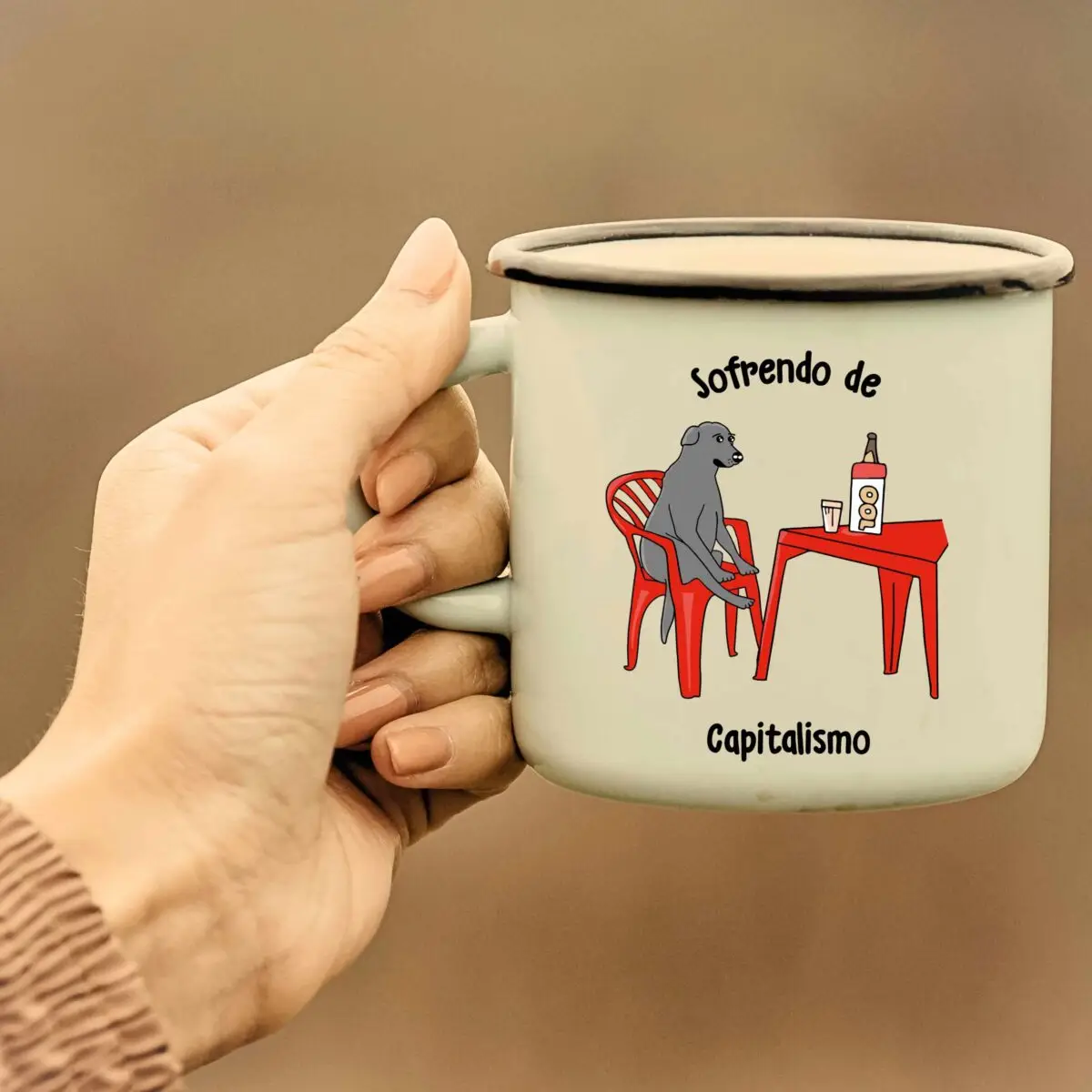 Caneca Sofrendo de Capitalismo