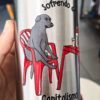 garrafa sofrendo de capitalismo