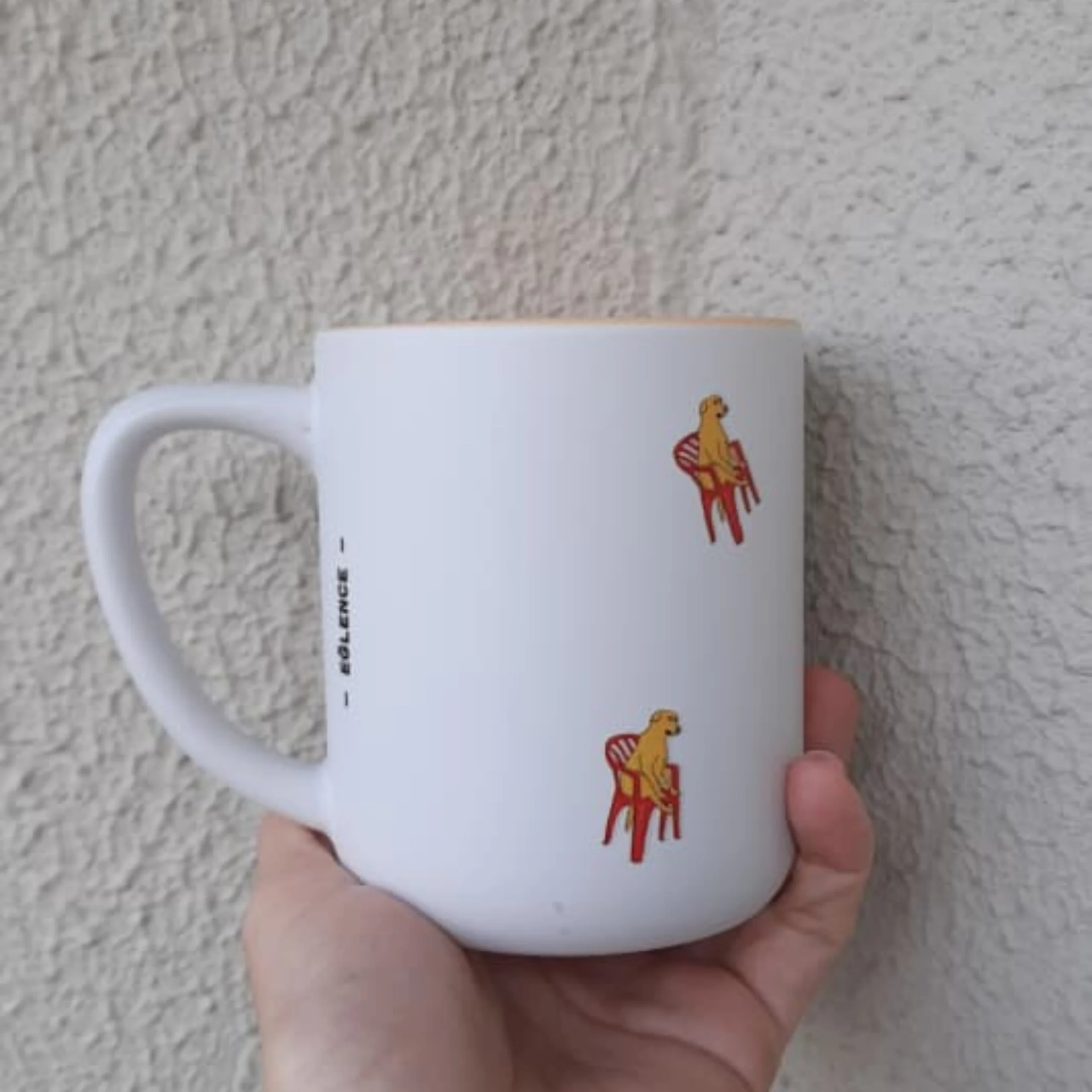 Caneca de Cerâmica Sofrendo de capitalismo - Imagem 3