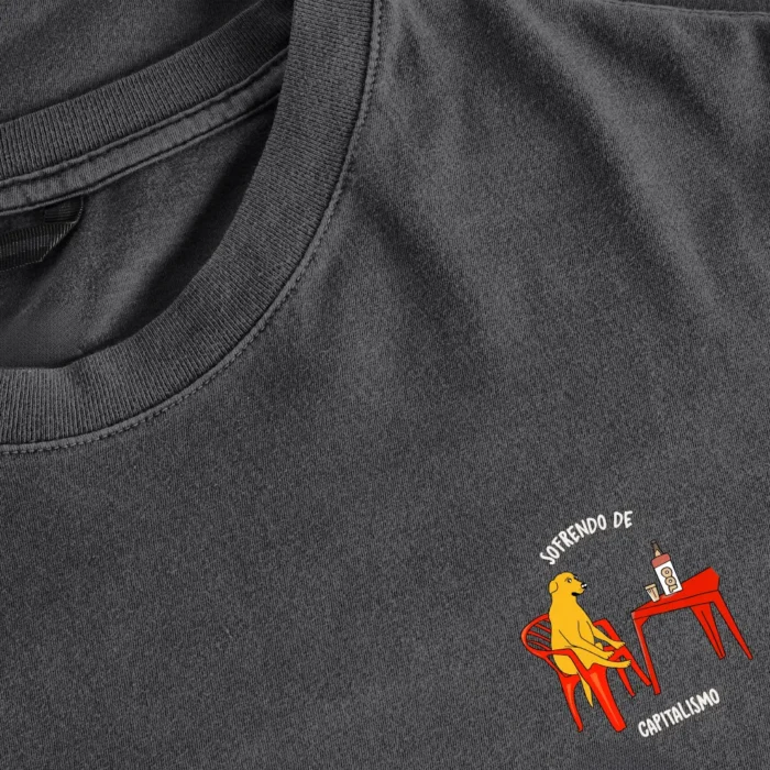 Camiseta Oversized Estonada Sofrendo de Capitalismo
