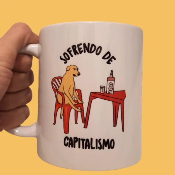 Caneca de Cerâmica Sofrendo de capitalismo