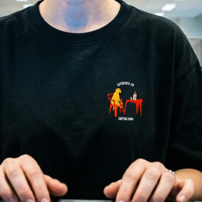 Camiseta Sofrendo de Capitalismo - Oversized
